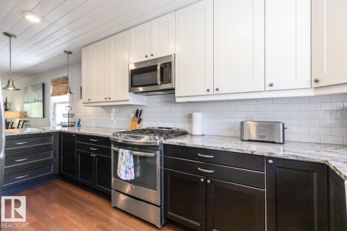 9328 94 Street, Edmonton, AB - Indoor Photo Showing Kitchen With Upgraded Kitchen