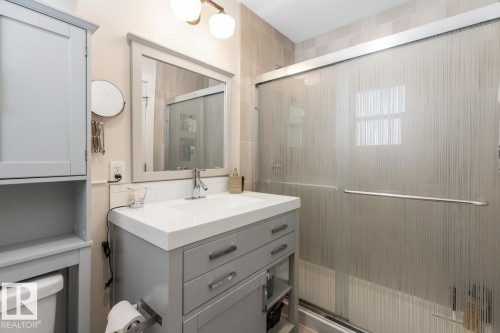 9328 94 Street, Edmonton, AB - Indoor Photo Showing Bathroom