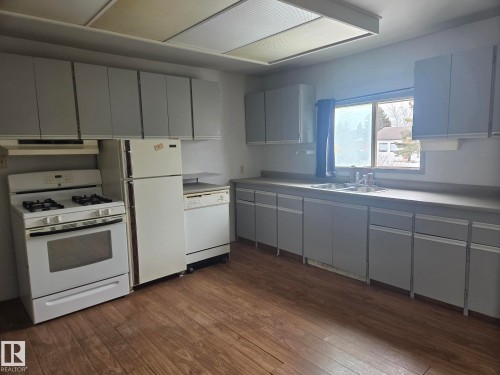 1014 16 Avenue, Cold Lake, AB - Indoor Photo Showing Kitchen