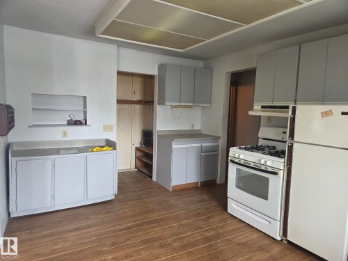 1014 16 Avenue, Cold Lake, AB - Indoor Photo Showing Kitchen