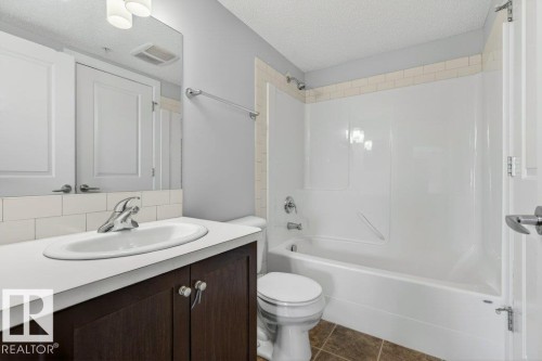 206 3719 Whitelaw Lane, Edmonton, AB - Indoor Photo Showing Bathroom