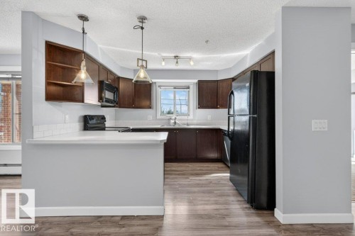 206 3719 Whitelaw Lane, Edmonton, AB - Indoor Photo Showing Kitchen
