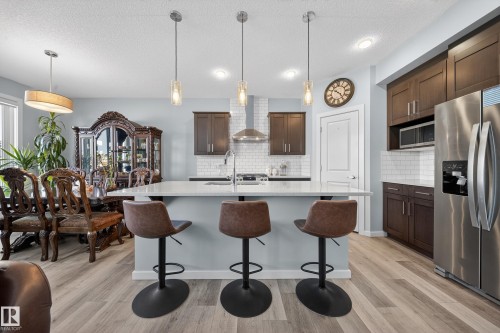 1575 Plum Circle Circle, Edmonton, AB - Indoor Photo Showing Kitchen With Upgraded Kitchen