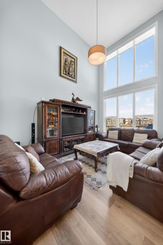 1575 Plum Circle Circle, Edmonton, AB - Indoor Photo Showing Living Room