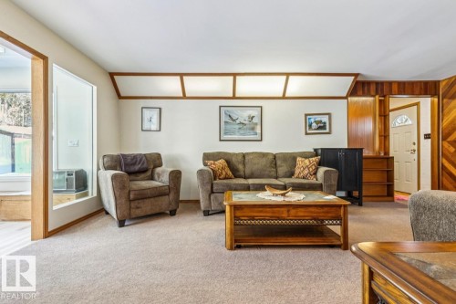 47 Gladstone Crescent, St. Albert, AB - Indoor Photo Showing Living Room