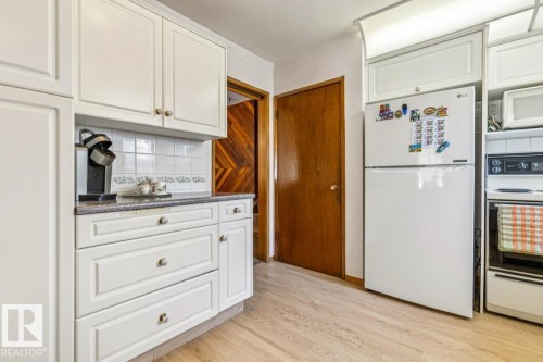 47 Gladstone Crescent, St. Albert, AB - Indoor Photo Showing Kitchen
