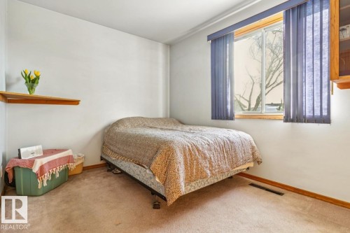 47 Gladstone Crescent, St. Albert, AB - Indoor Photo Showing Bedroom