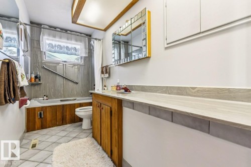47 Gladstone Crescent, St. Albert, AB - Indoor Photo Showing Bathroom