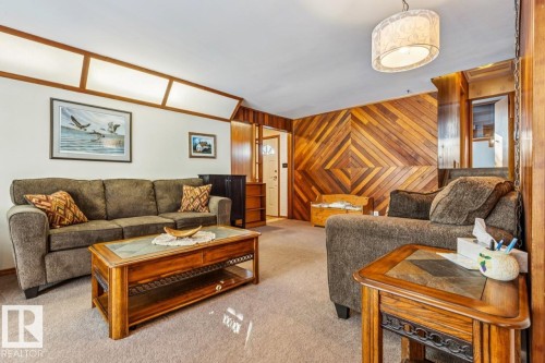 47 Gladstone Crescent, St. Albert, AB - Indoor Photo Showing Living Room