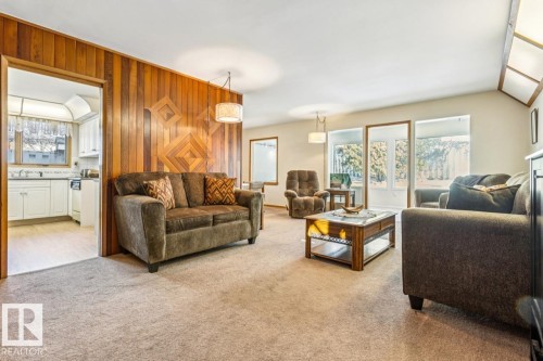 47 Gladstone Crescent, St. Albert, AB - Indoor Photo Showing Living Room