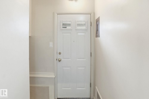 8208 73 Avenue, Edmonton, AB - Indoor Photo Showing Other Room