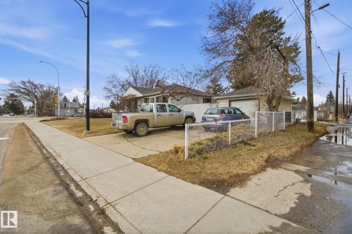 8208 73 Avenue, Edmonton, AB - Outdoor