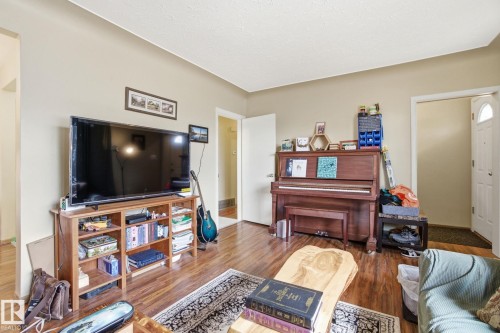8208 73 Avenue, Edmonton, AB - Indoor