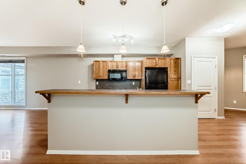 152 4827 104A Street, Edmonton, AB - Indoor Photo Showing Kitchen