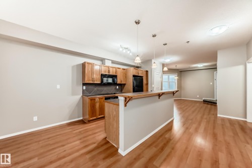152 4827 104A Street, Edmonton, AB - Indoor Photo Showing Kitchen
