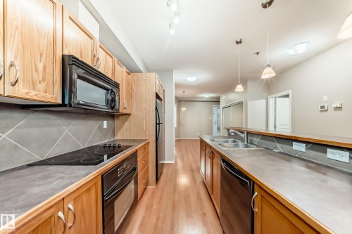 152 4827 104A Street, Edmonton, AB - Indoor Photo Showing Kitchen With Double Sink With Upgraded Kitchen