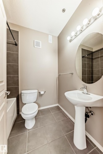 152 4827 104A Street, Edmonton, AB - Indoor Photo Showing Bathroom