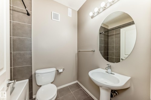 152 4827 104A Street, Edmonton, AB - Indoor Photo Showing Bathroom
