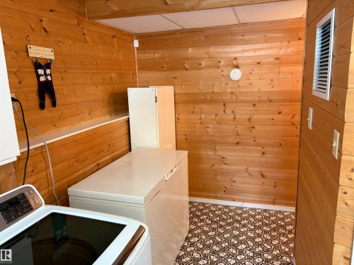 5306 52 Street, Elk Point, AB - Indoor