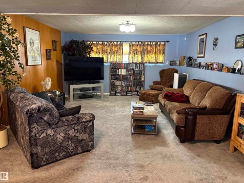 5306 52 Street, Elk Point, AB - Indoor Photo Showing Living Room