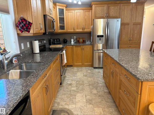 5306 52 Street, Elk Point, AB - Indoor Photo Showing Kitchen With Double Sink With Upgraded Kitchen