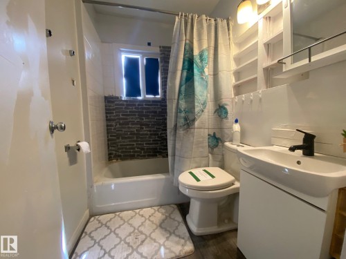 4505 53 Avenue, Wetaskiwin, AB - Indoor Photo Showing Bathroom