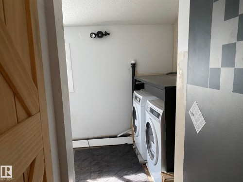 4505 53 Avenue, Wetaskiwin, AB - Indoor Photo Showing Laundry Room