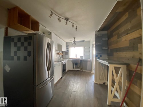 4505 53 Avenue, Wetaskiwin, AB - Indoor Photo Showing Kitchen