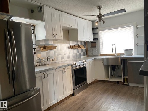 4505 53 Avenue, Wetaskiwin, AB - Indoor Photo Showing Kitchen With Upgraded Kitchen