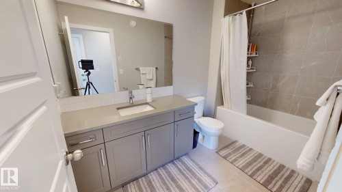 998 Stillwater Boulevard, Edmonton, AB - Indoor Photo Showing Bathroom