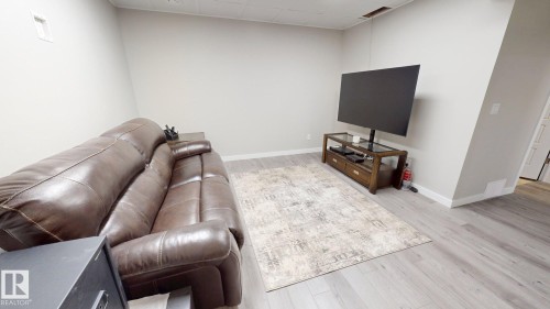 998 Stillwater Boulevard, Edmonton, AB - Indoor