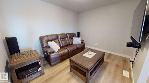 998 Stillwater Boulevard, Edmonton, AB - Indoor Photo Showing Living Room