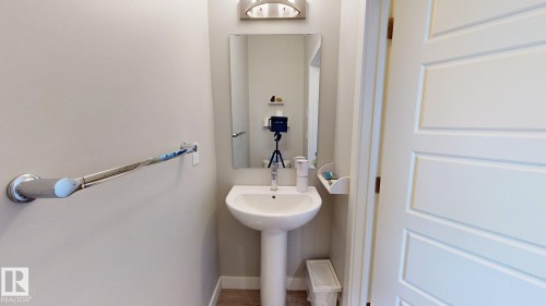 998 Stillwater Boulevard, Edmonton, AB - Indoor Photo Showing Bathroom