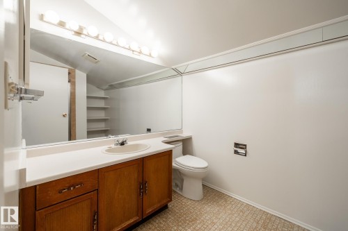 14339 122 Street, Edmonton, AB - Indoor Photo Showing Bathroom