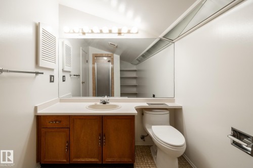 14339 122 Street, Edmonton, AB - Indoor Photo Showing Bathroom
