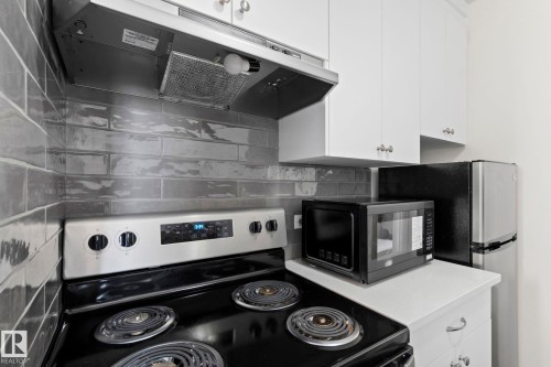 1003 10883 Saskatchewan Drive, Edmonton, AB - Indoor Photo Showing Kitchen