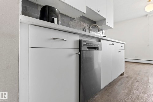 1003 10883 Saskatchewan Drive, Edmonton, AB - Indoor Photo Showing Kitchen
