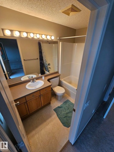 Edmonton, AB - Indoor Photo Showing Bathroom