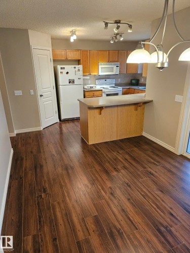 Edmonton, AB - Indoor Photo Showing Kitchen