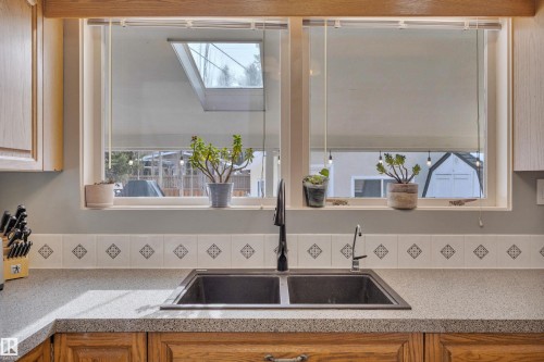 4224 Aspen Drive E, Edmonton, AB - Indoor Photo Showing Laundry Room