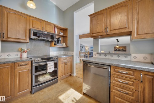 4224 Aspen Drive E, Edmonton, AB - Indoor Photo Showing Kitchen