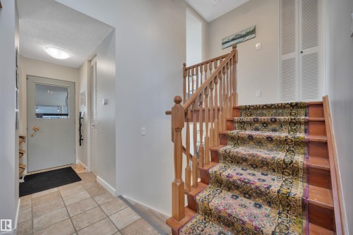 4224 Aspen Drive E, Edmonton, AB - Indoor Photo Showing Other Room