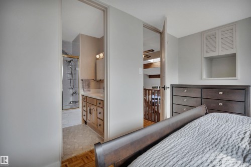 4224 Aspen Drive E, Edmonton, AB - Indoor Photo Showing Bedroom