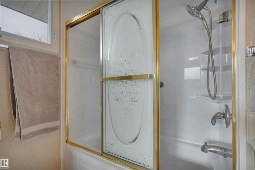 4224 Aspen Drive E, Edmonton, AB - Indoor Photo Showing Bathroom