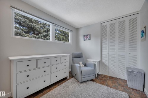 4224 Aspen Drive E, Edmonton, AB - Indoor Photo Showing Bedroom