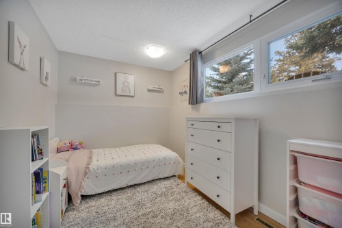 4224 Aspen Drive E, Edmonton, AB - Indoor Photo Showing Bedroom
