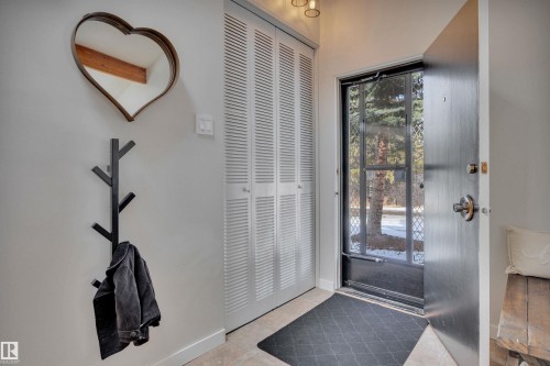 4224 Aspen Drive E, Edmonton, AB - Indoor Photo Showing Other Room