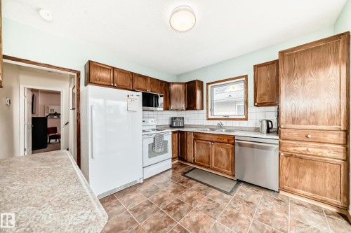12015 104 Street, Edmonton, AB - Indoor Photo Showing Kitchen