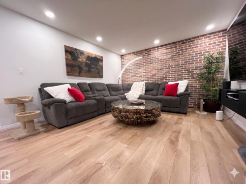2763 Collins Crescent, Edmonton, AB - Indoor Photo Showing Living Room