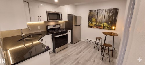2763 Collins Crescent, Edmonton, AB - Indoor Photo Showing Kitchen